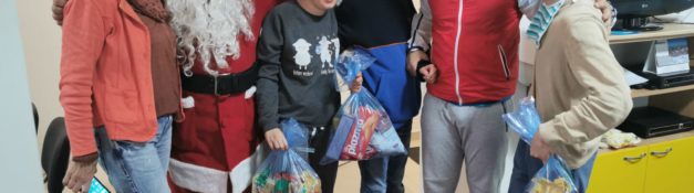 12. 12. 2019. U susret Novoj Godini djecu u Dnevnom centru Herceg Novi posjetili su predstavnici NVO ” Smiješak” i donijeli im Novogodišnje paketiće!