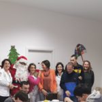 12. 12. 2019. U susret Novoj Godini djecu u Dnevnom centru Herceg Novi posjetili su predstavnici NVO " Smiješak" i donijeli im Novogodišnje paketiće! 