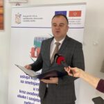 Završna konferenciju povodom završetka projekta ,,Poboljšanje kvaliteta usluga koje se pružaju djeci sa smetnjama i teškoćama u razvoju kroz uvođenje novih usluga obuke i savjetovanja za djecu, roditelje i zaposlene – ESCI  CFCU MNE/166“, kojim povodom su se obratili Predsjednik opštine Stevan Katić i direktorica Dragica Kosić